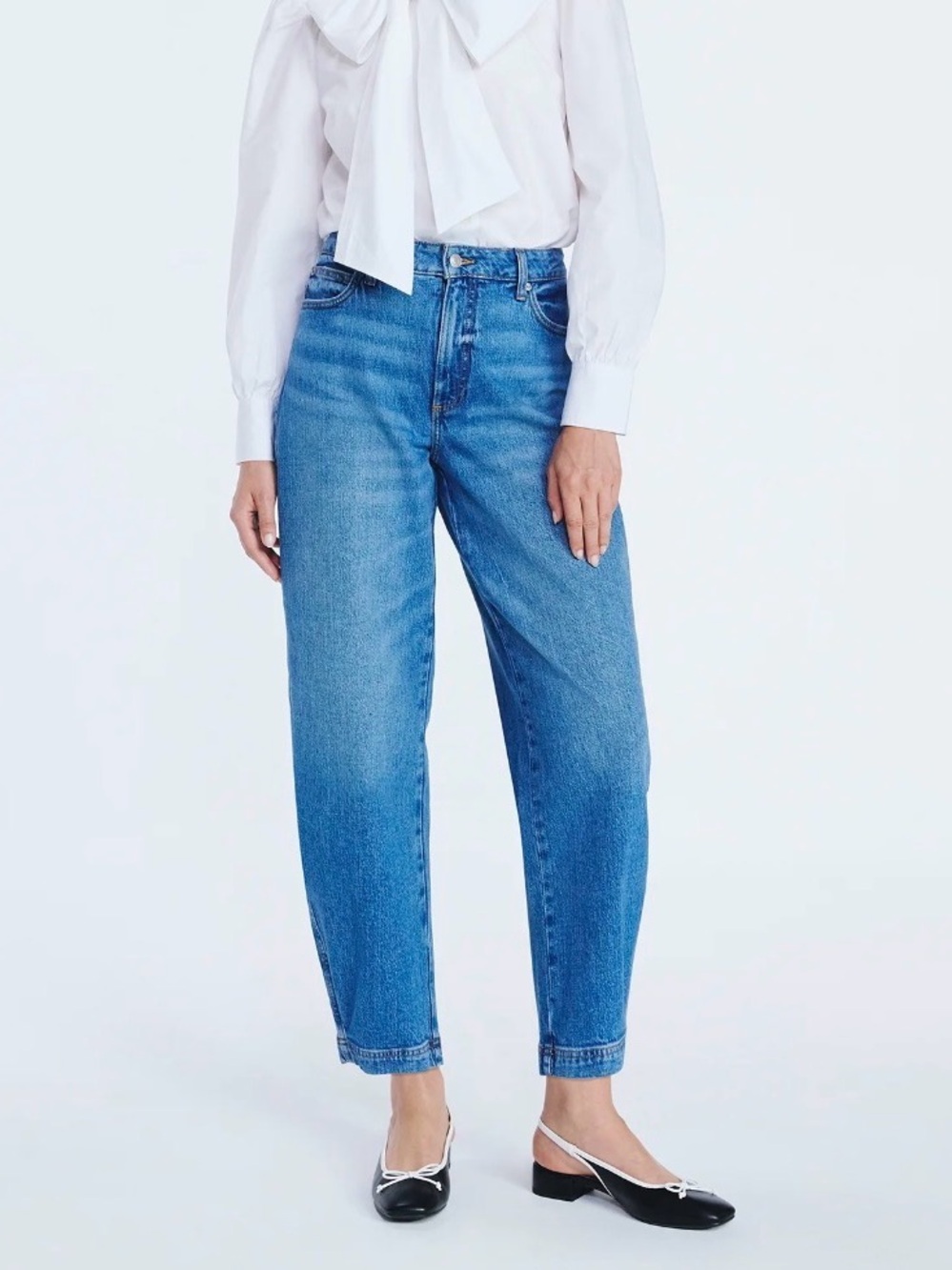 Free Assembly Mid-Rise Wide Hem Barrel Jeans  NWT Relaxed Fit Baggy Medium Wash